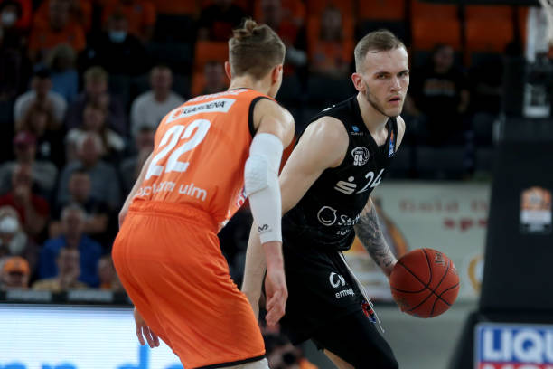 但来自家庭 但来自家庭