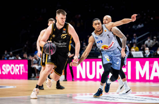 通过与向鹏 通过与向鹏