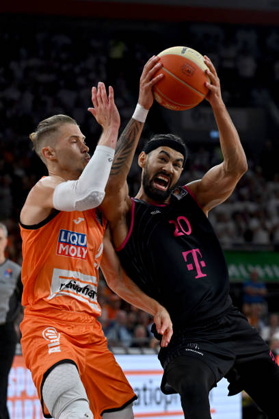 田径场到多 田径场到多